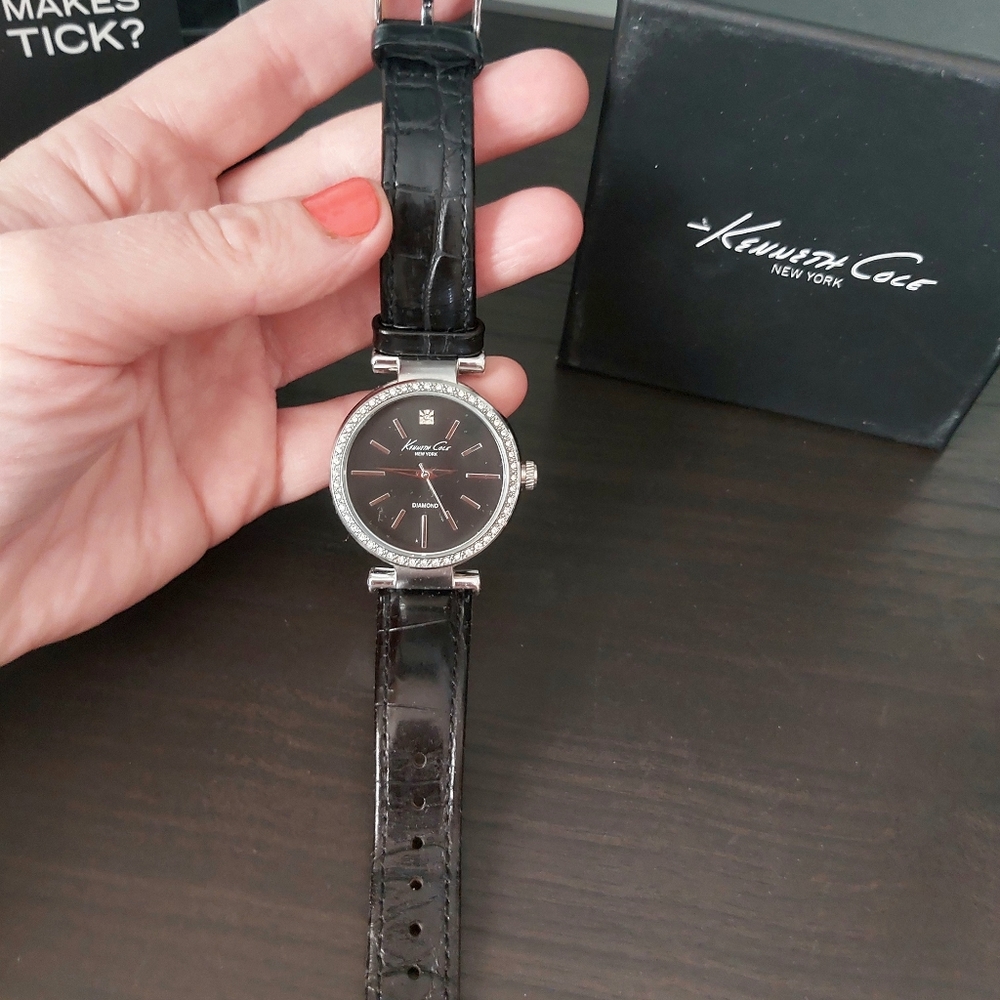 Gorgeous women Kenneth Cole watches - Picture 5 of 6